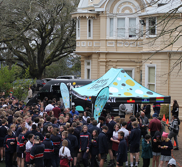 A crowd of year 8 students gather in front of KIT Van at Braemar College