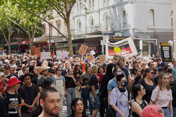 A crowd of people protest for Aboriginal rights